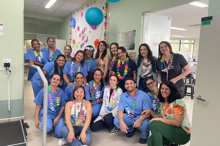 Equipe da Hemodiálise faz Festa do Havaí com pacientes e colaboradores